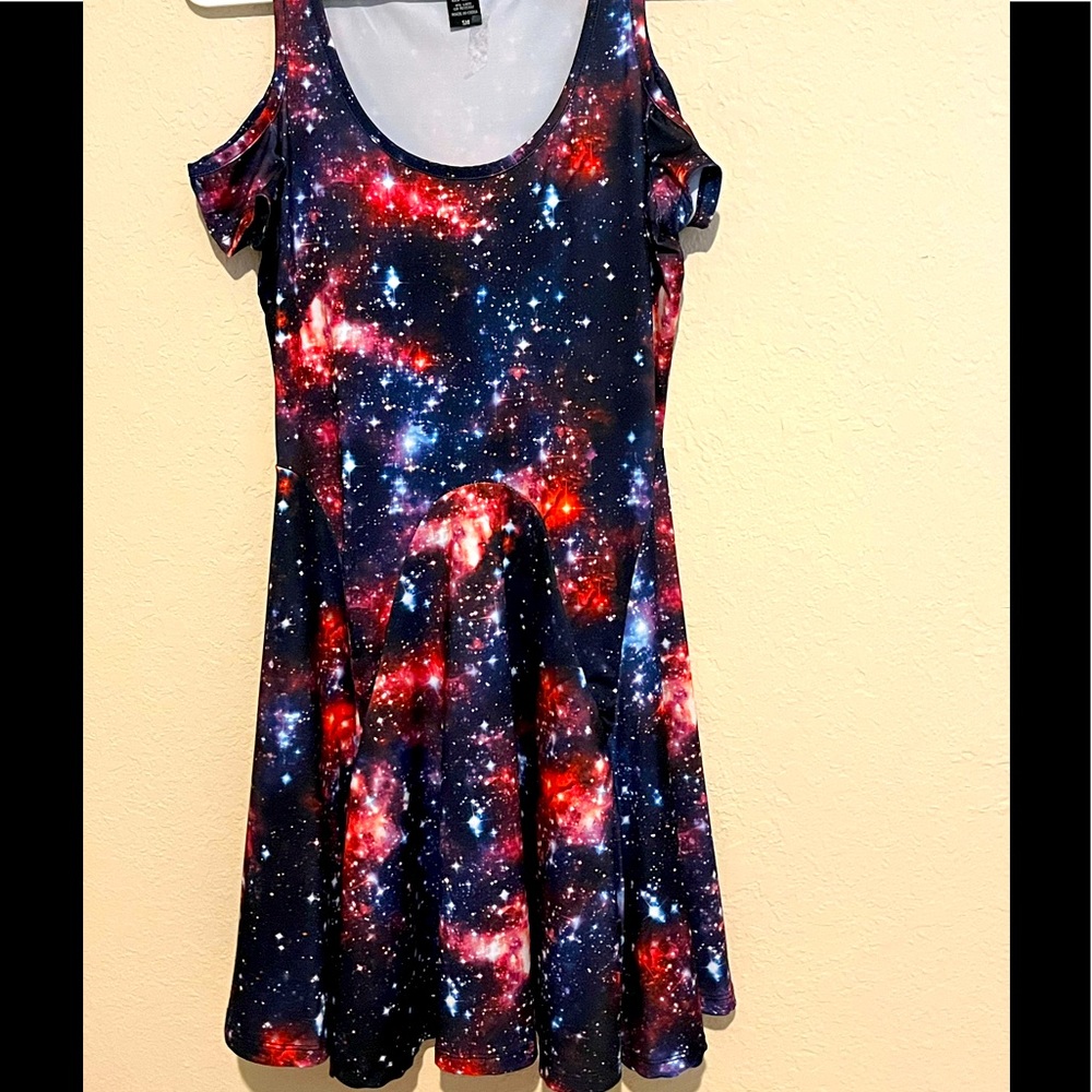 Hot Topic  🎉🤩Host Pick🤩🎉Galaxy print cold shoulder dress. EUC.